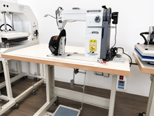 Load image into Gallery viewer, Post bed sewing machine for patcht on caps - bags
